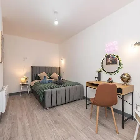 Flat Near Centre & Elland Road Stadium Apartment *