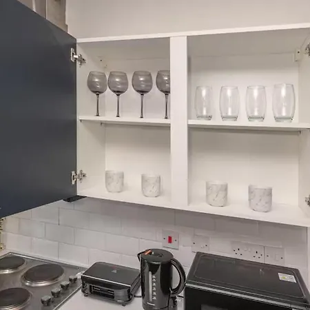 Flat Near Centre & Elland Road Stadium Leeds (West Yorkshire)